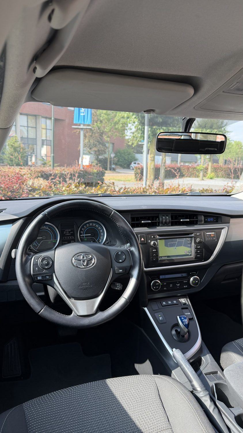 Interieur van een occasion, klaar voor een proefrit