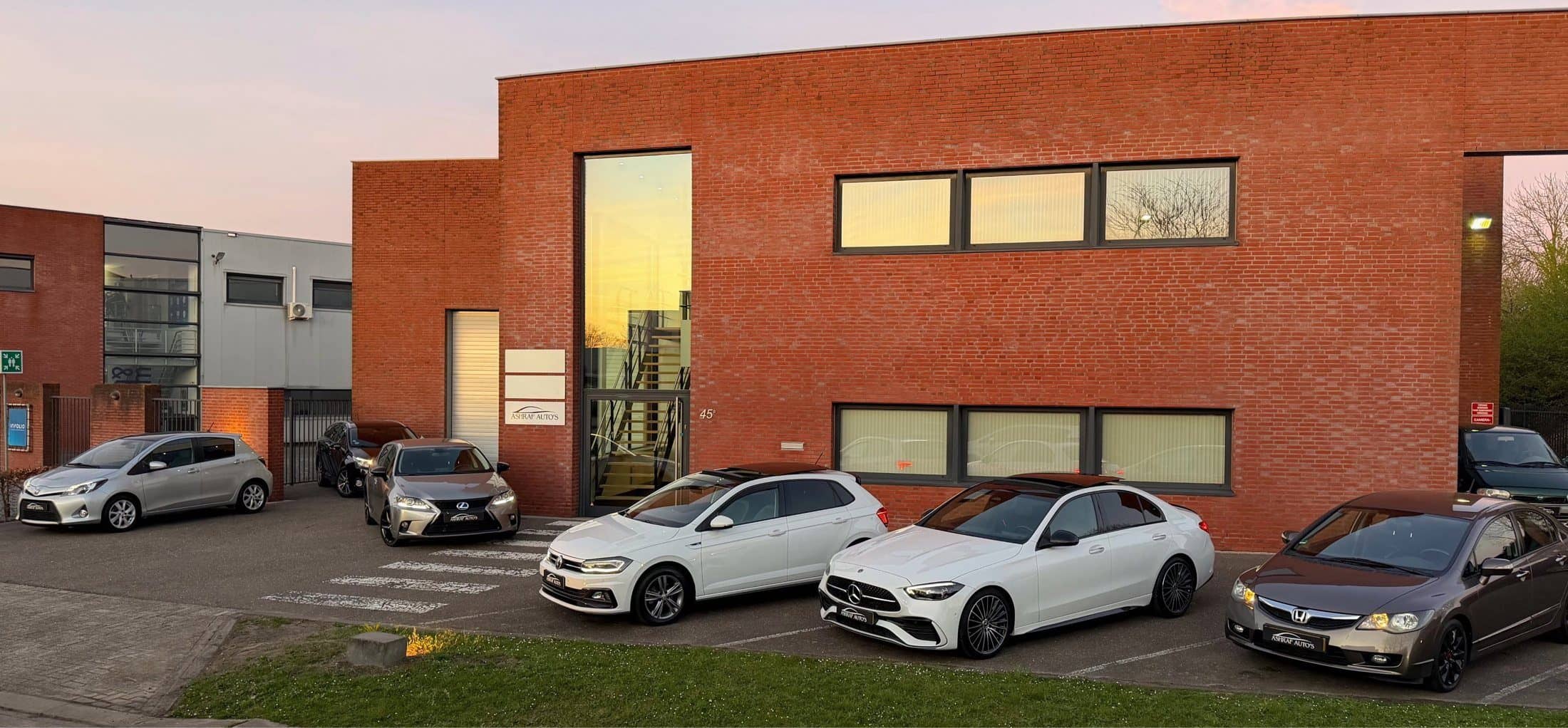 Het pand van Ashraf Auto's aan de Mijlstraat in Boxtel